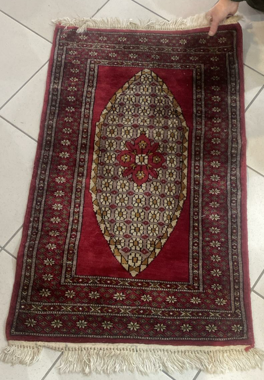 TAPPETO ROSSO ELLISSE CON FIORE 101X65