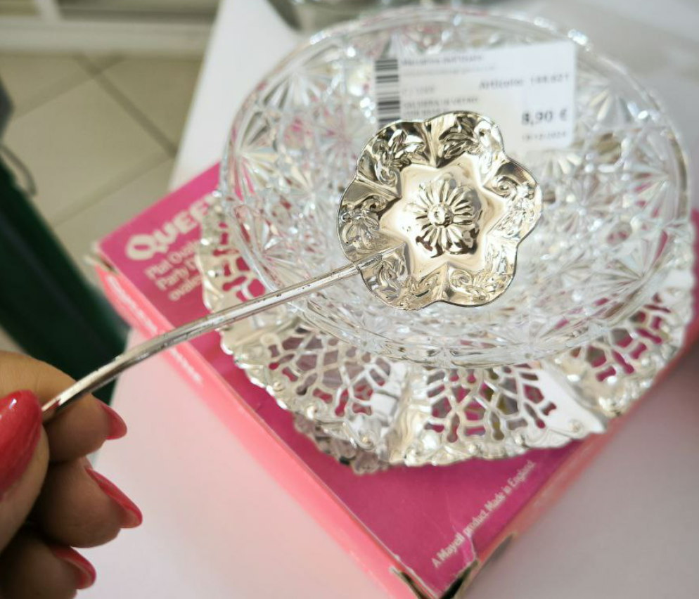 SALSIERA IN VETRO CON BASE
E CUCCHIAIO IN SILVER