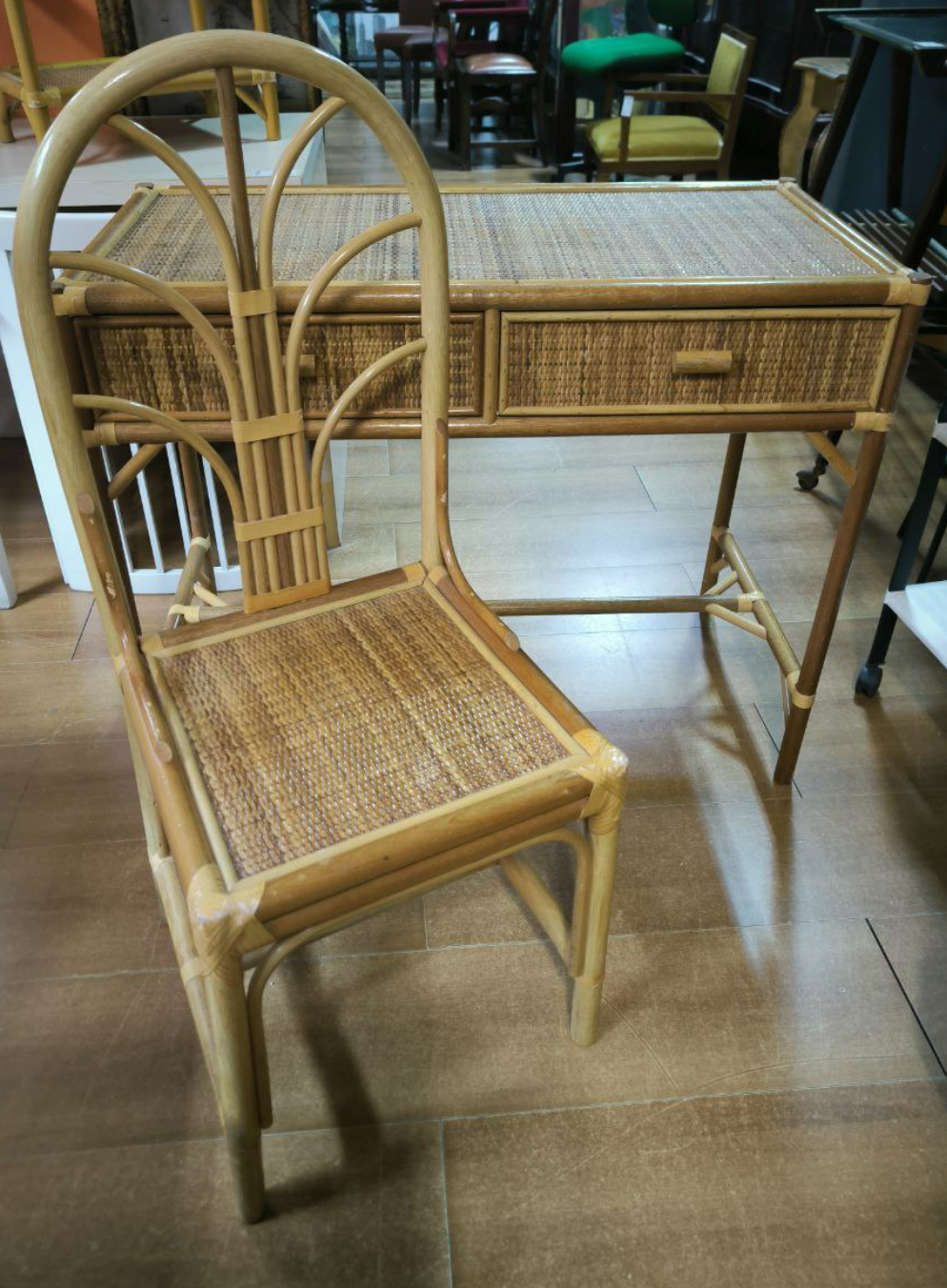Scrivania In Rattan Con Sedia