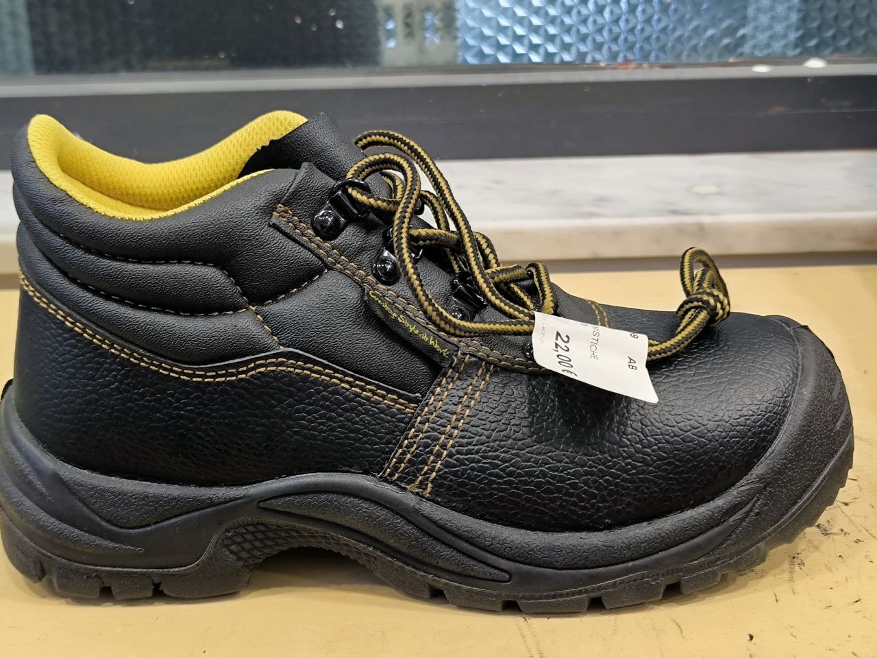 SCARPE ANTINFORTUNISTICHE