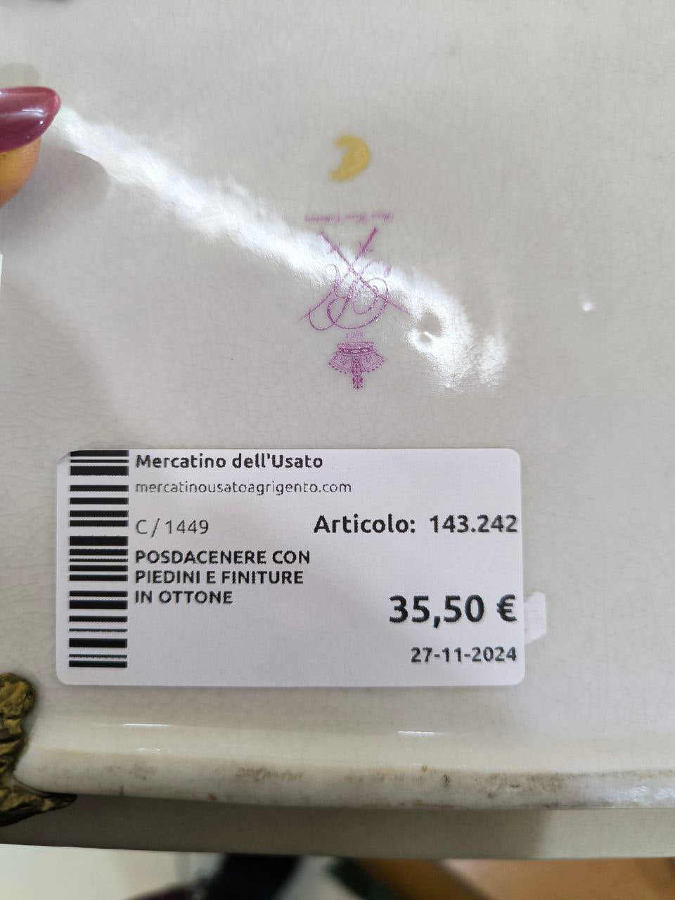 POSACENERE CON PIEDINI
FINITURE IN OTTONE