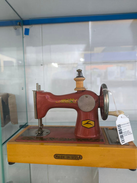 MODELLINO MACCHINA DA CUCIRE 
VINTAGE