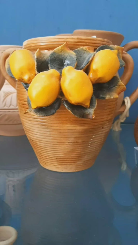 Miniatura Di Vasellame In Terracotta Di Sicilia