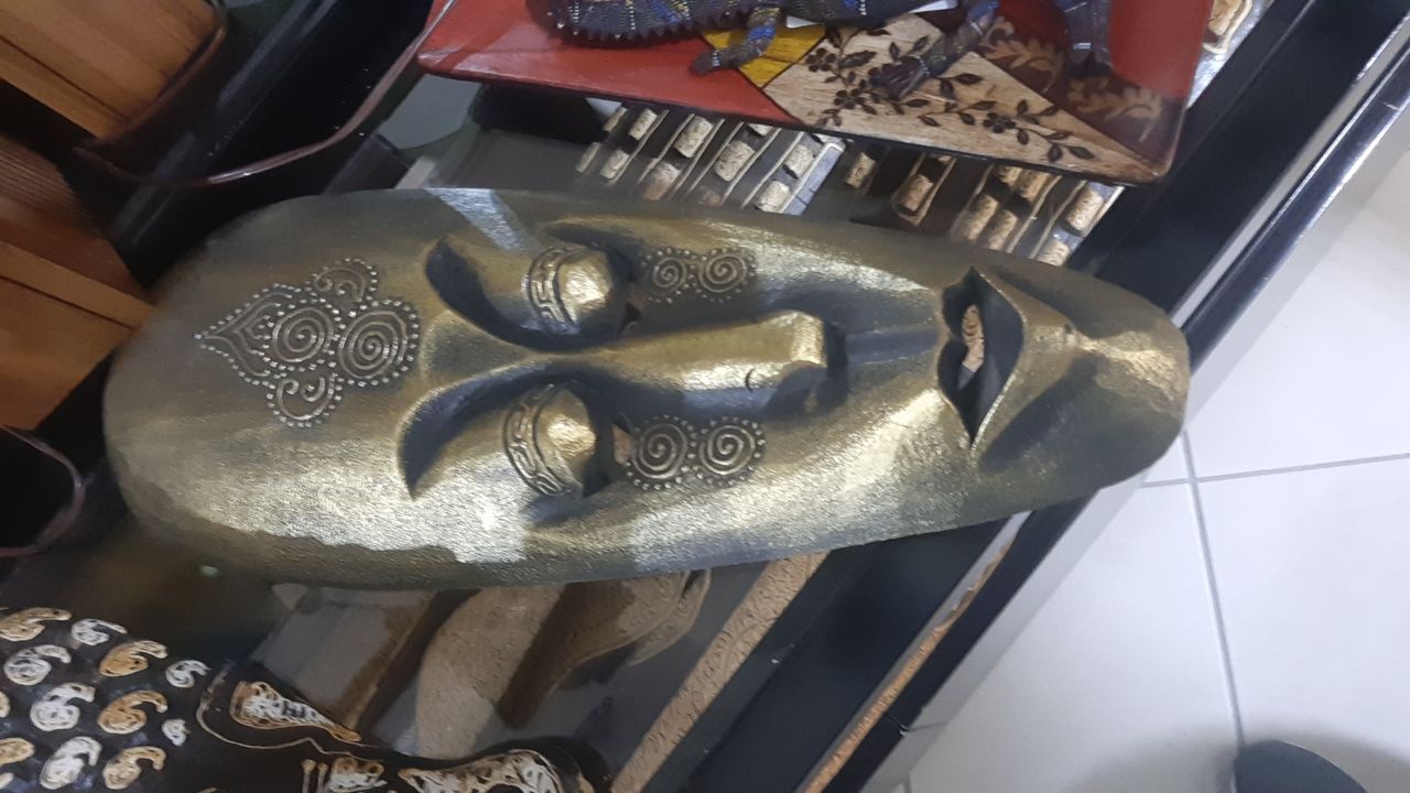 Maschera Etnica In Legno Dorata