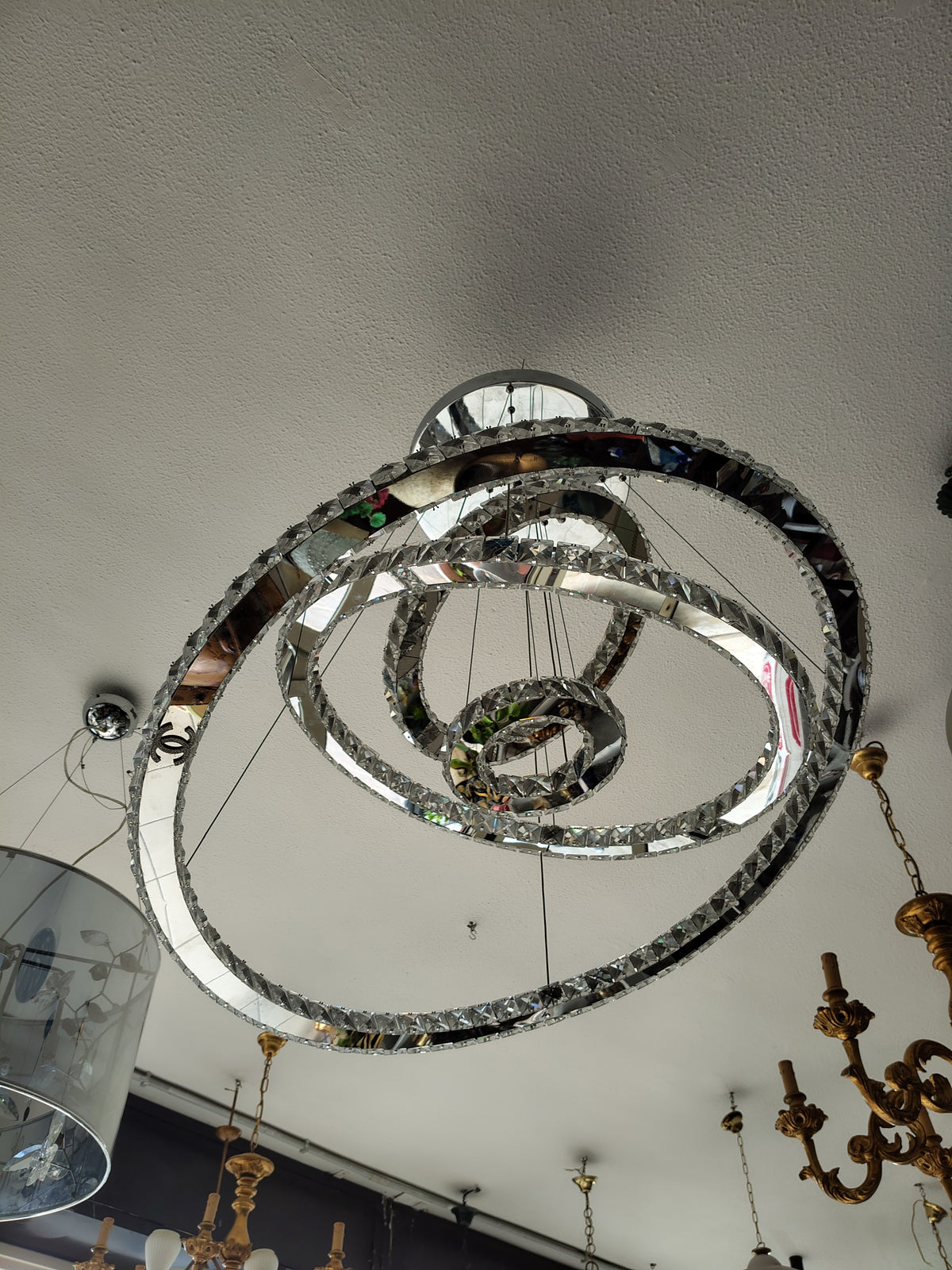 Lampadario Ad Anelli Con Quadrati Di Cristallo Regolabile E Modulabile