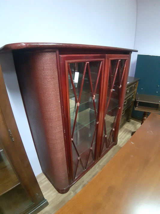 Vetrinetta Legno E Ratta Bordeaux Abbinata A Madia