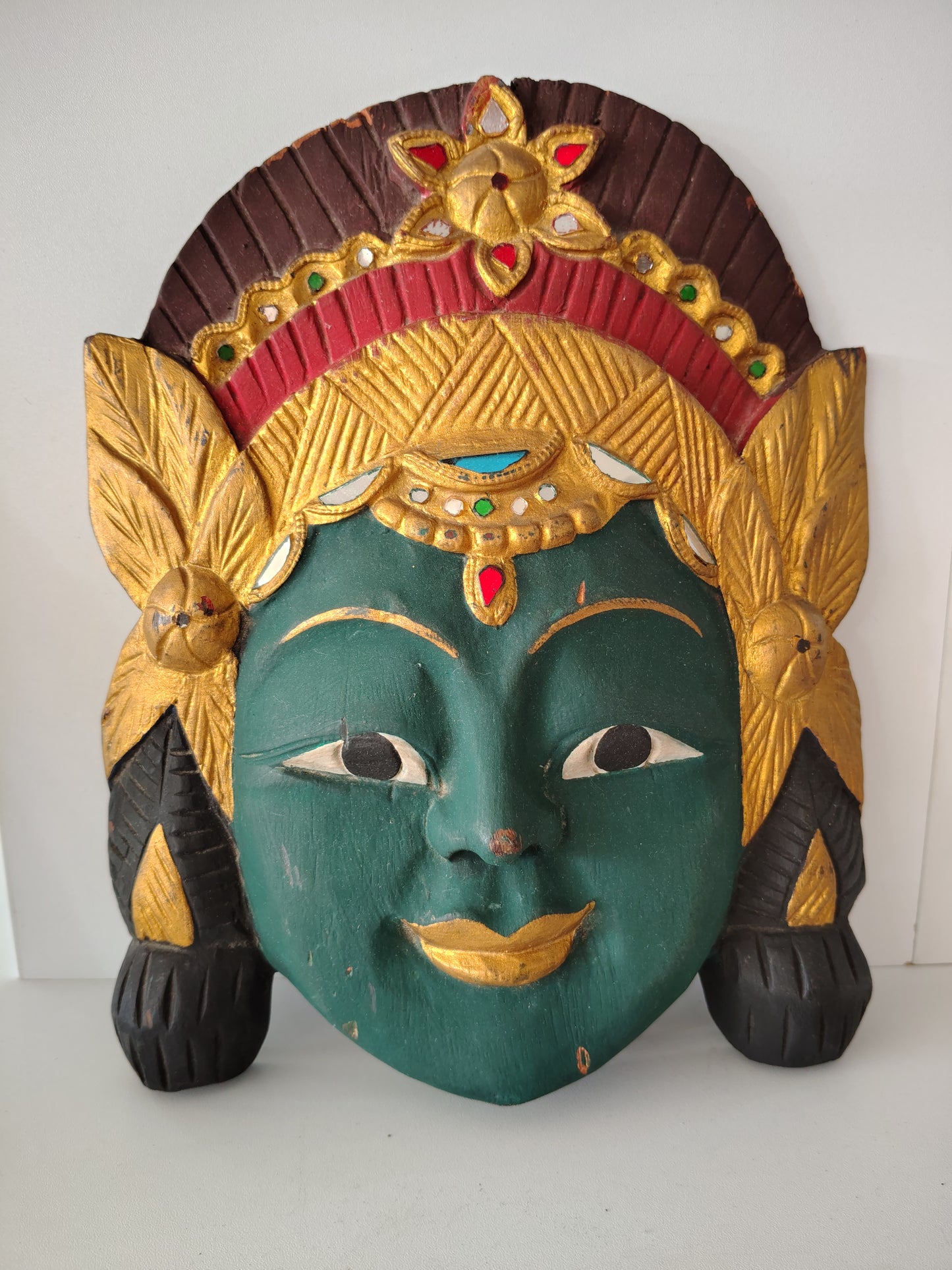 Maschera Etnica In Legno Faccia Verde Con Inserti Specchiertti E Vetri