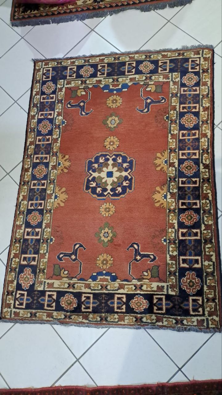 Tappeto Rosa Antico E Centrale Blu Verde E Beige 137x98 R.