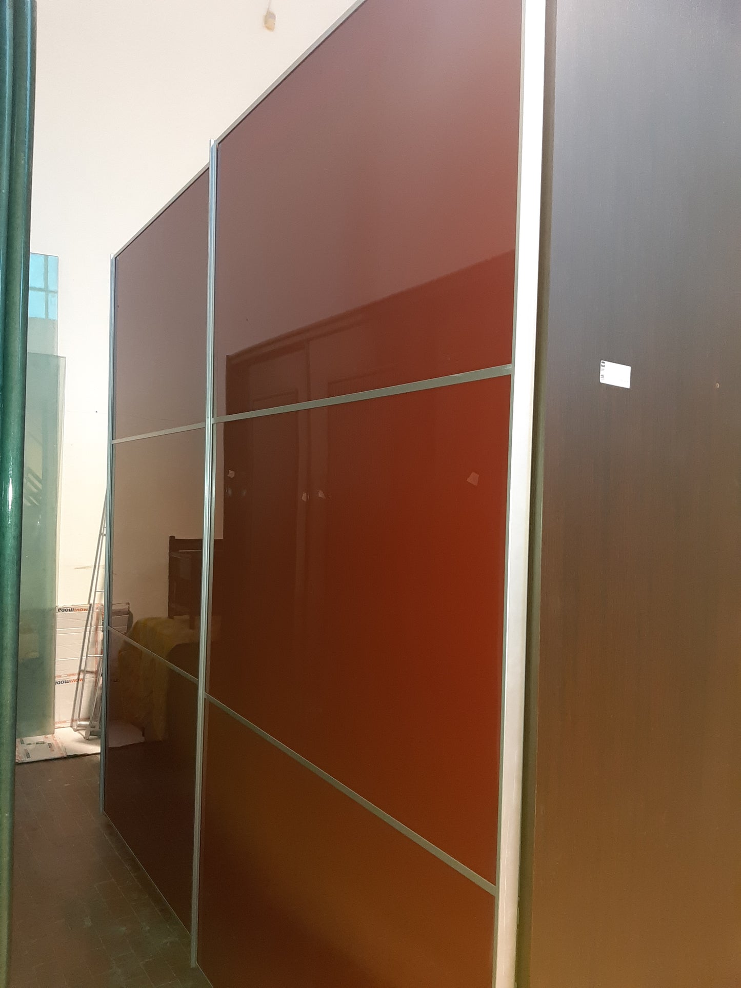 Armadio Rosso Scorrevole 2 Ante A Vetri Rosse R.