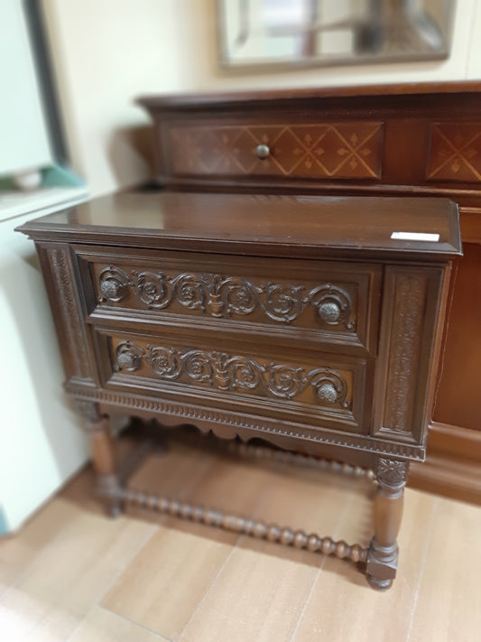 Mobiletto In Stile Spagnolo