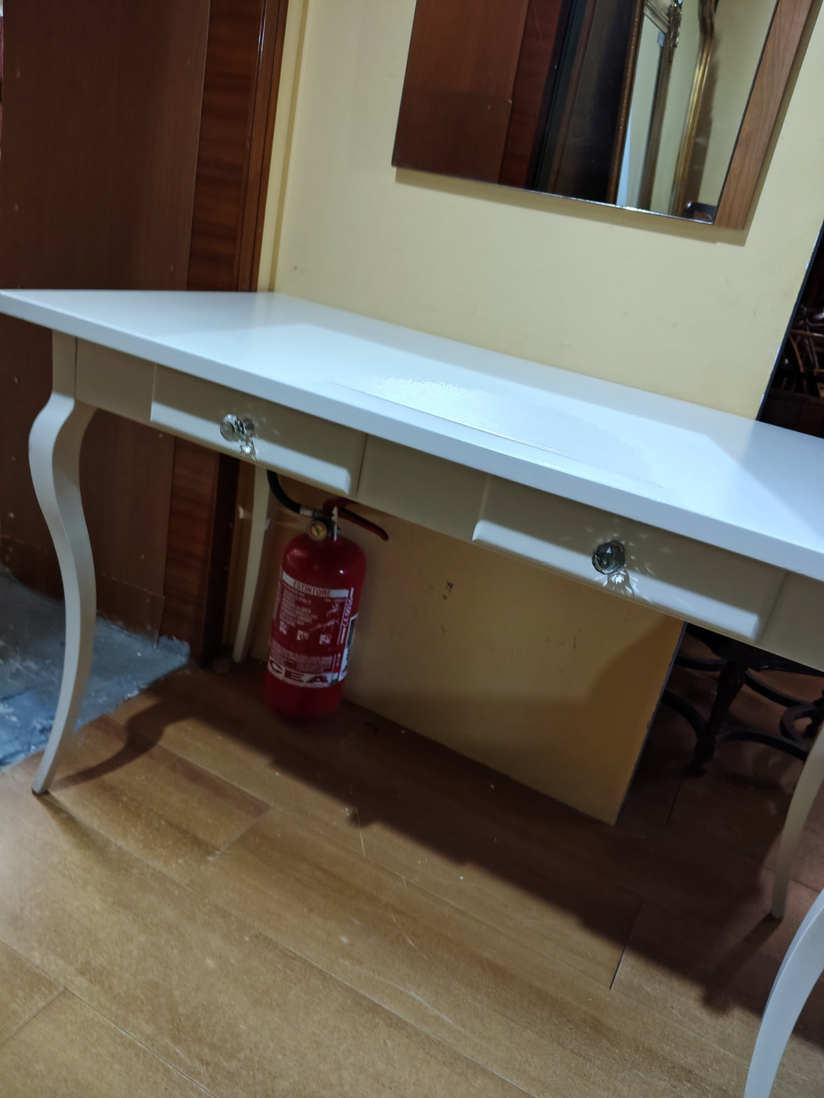 Scrivania Panna Con 2 Cassettini Pomelli In Vetro E Piedi A Sciabola