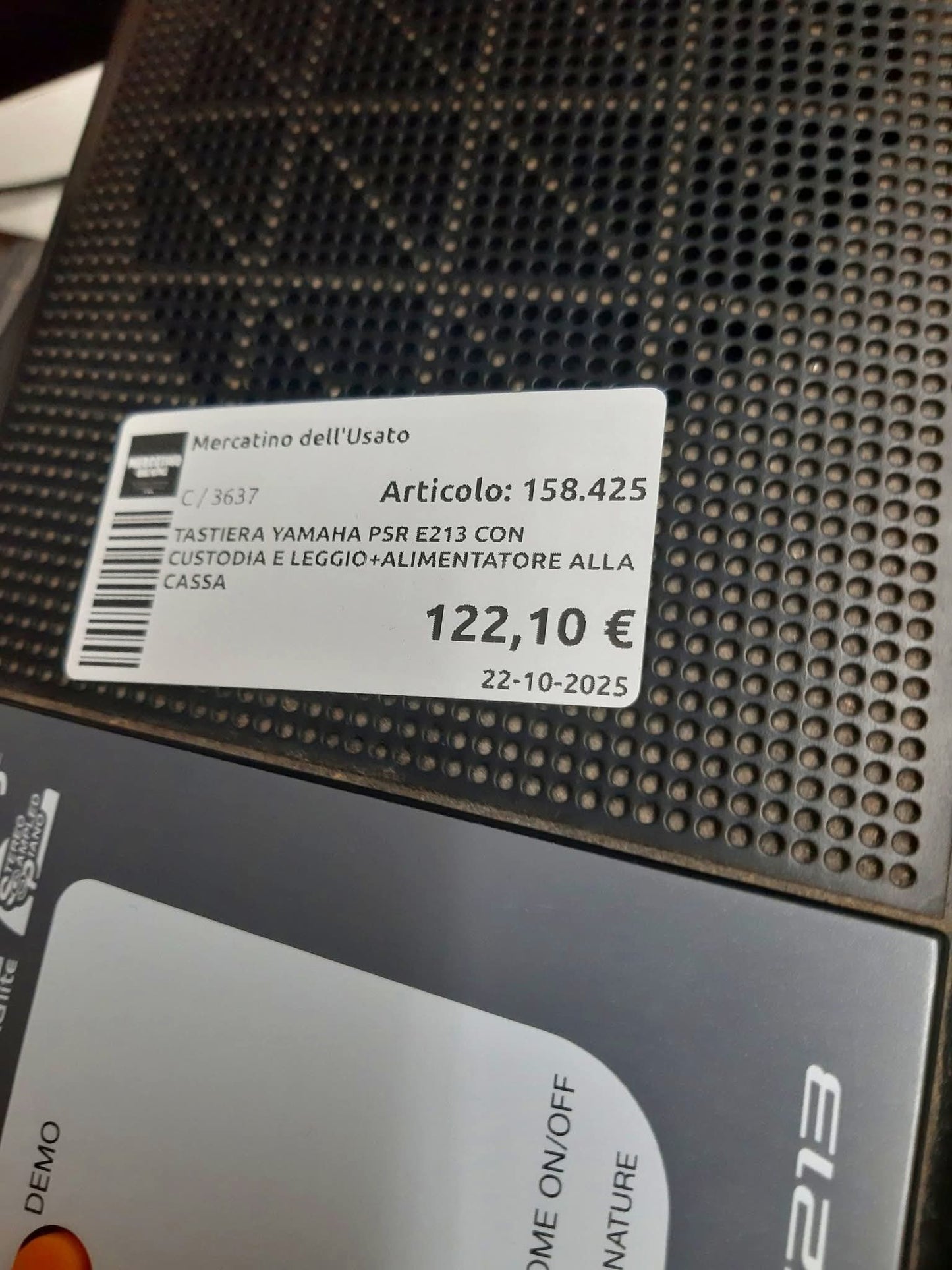 Tastiera Yamaha Psr E213 Con Custodia E Leggio+alimentatore Alla Cassa