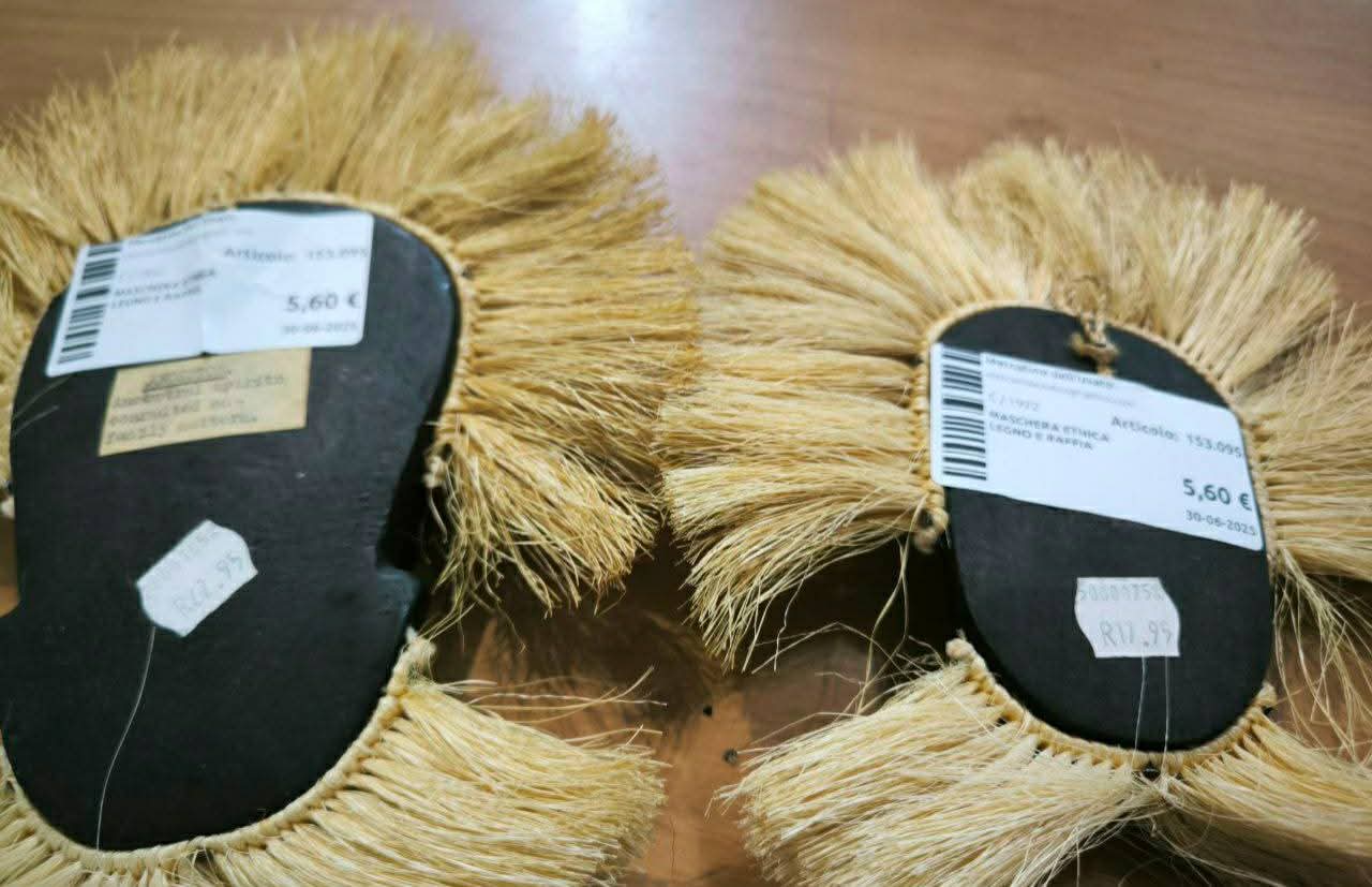 Maschera Etnica Legno E Raffia