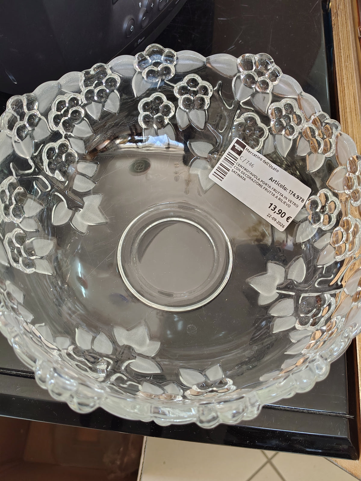 Centrotavola Porta Frutta In Vetro Con Decorazione Frutta A Rilievo Satinata
