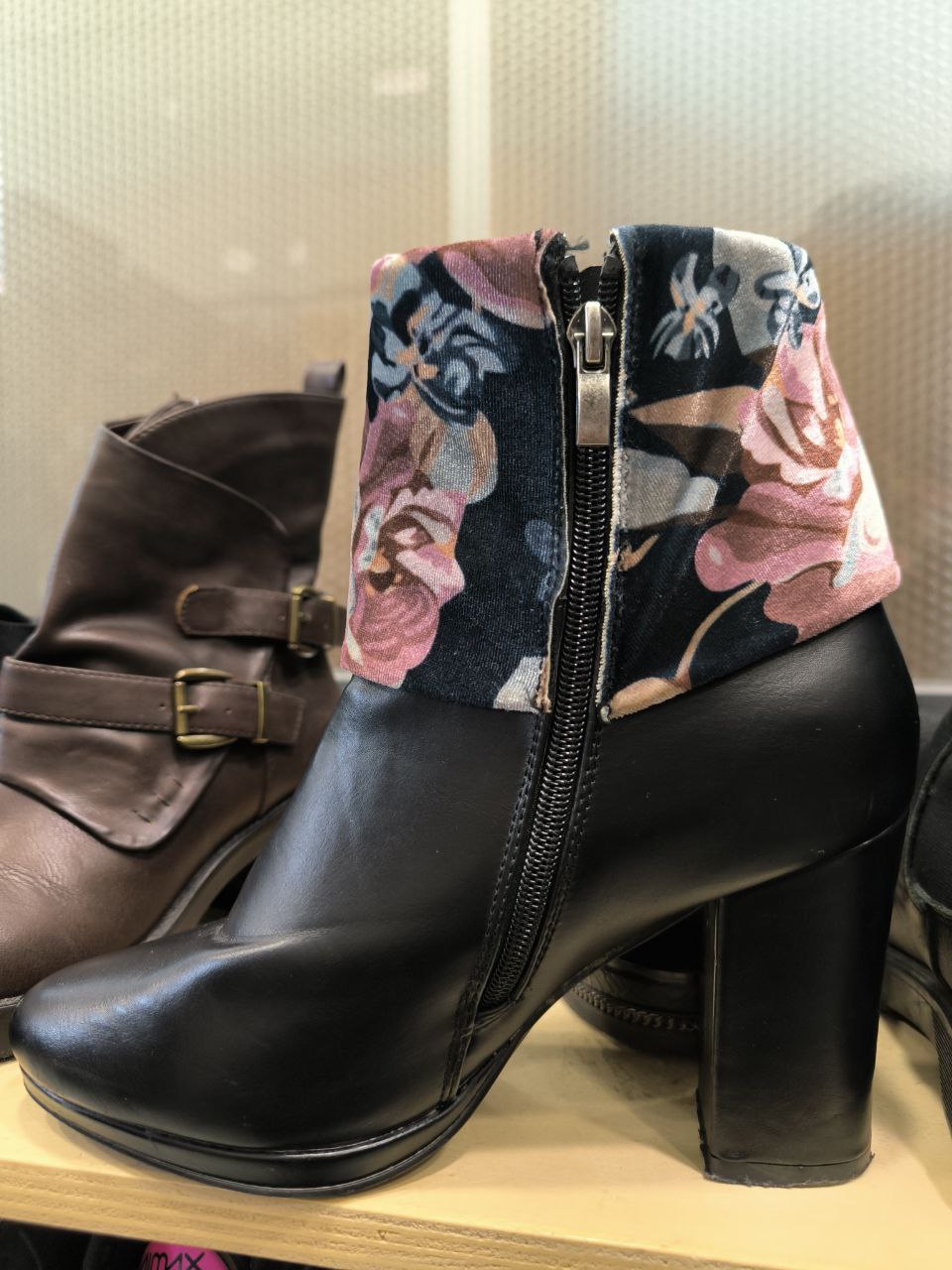 Tronchetto Nero Con Stoffa Fiori Mis 40