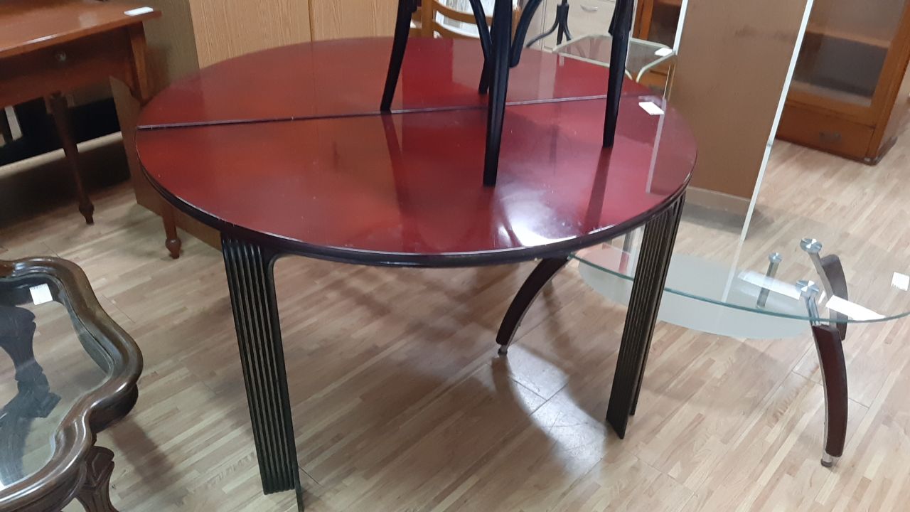 Tavolo Rotondo Allungabile Base Bordeaux Piedi In Metallo