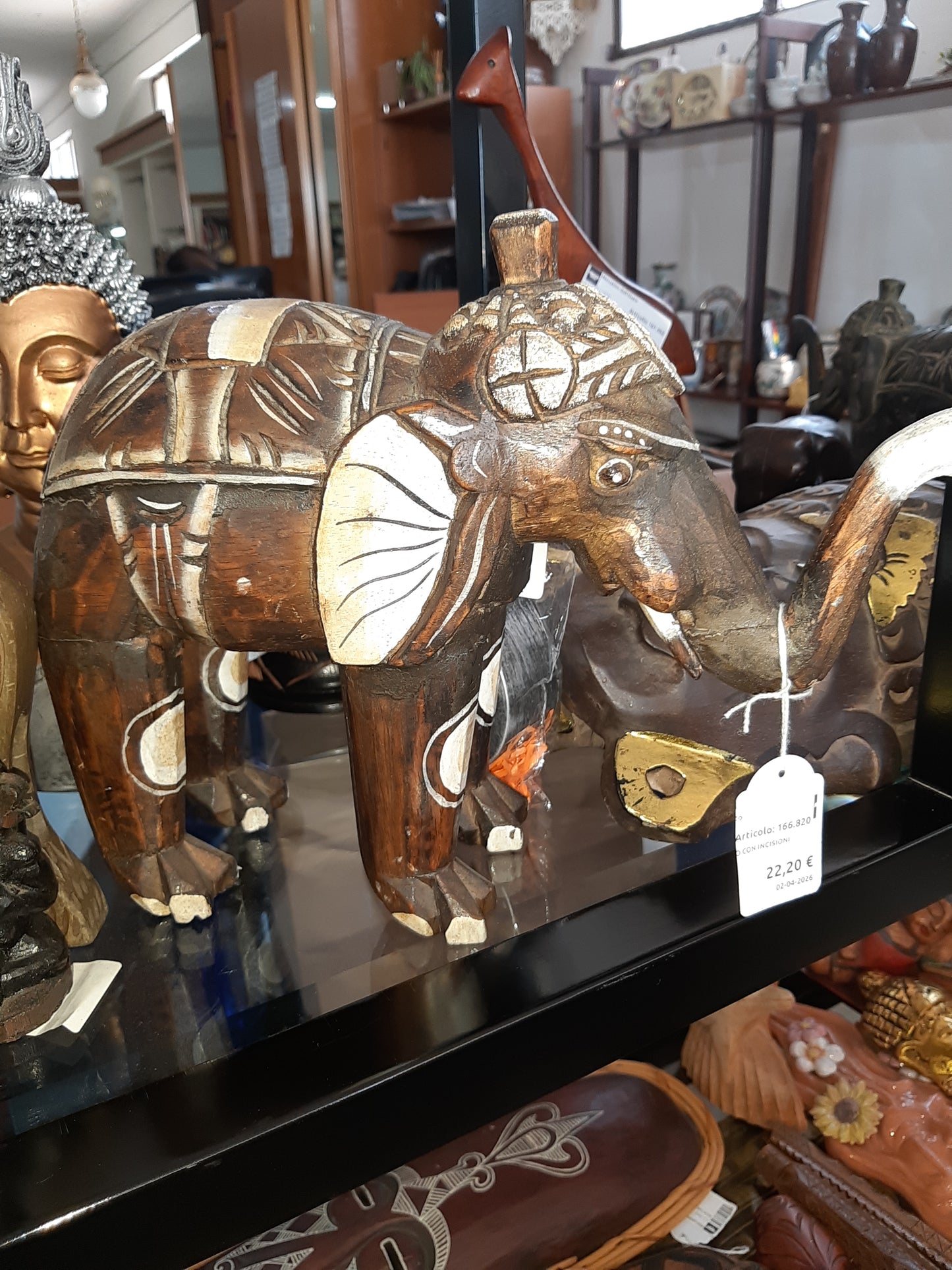Elefante In Legno Con Incisioni Decorate
