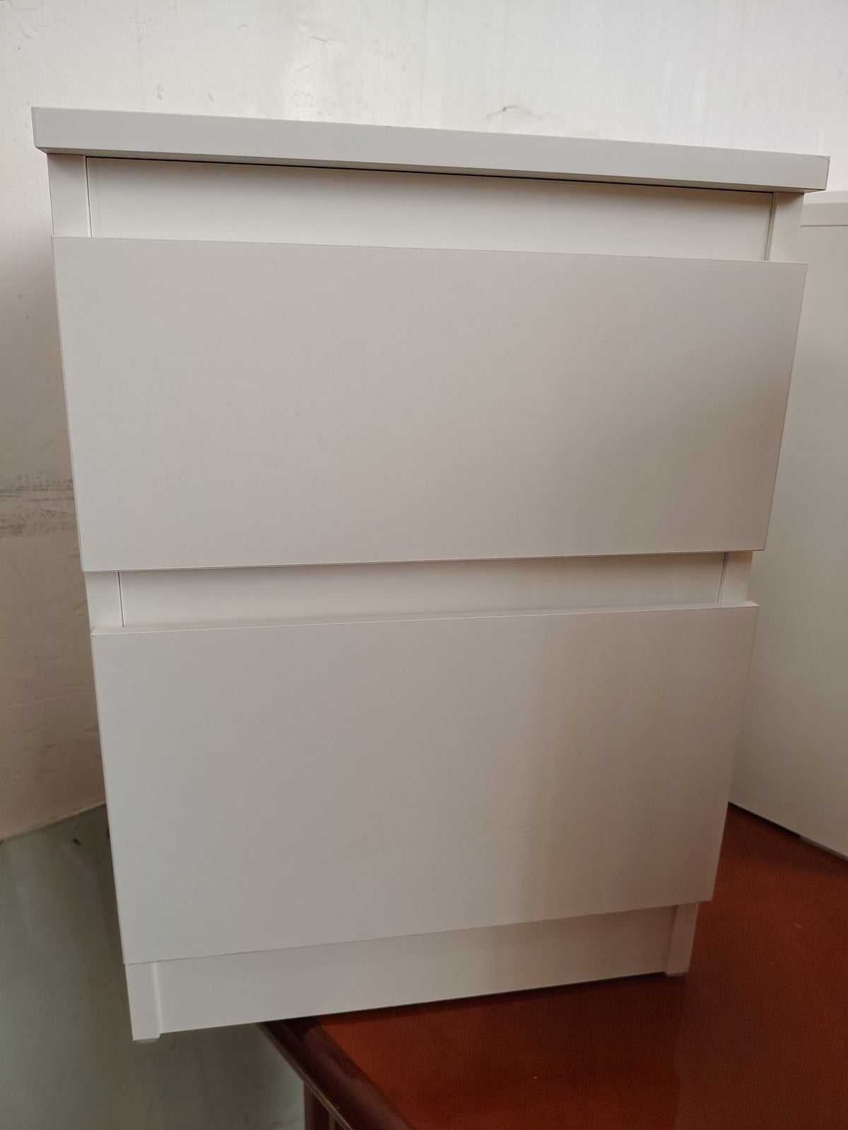 Coppia Comodini Bianchi Con 2 Cassetti