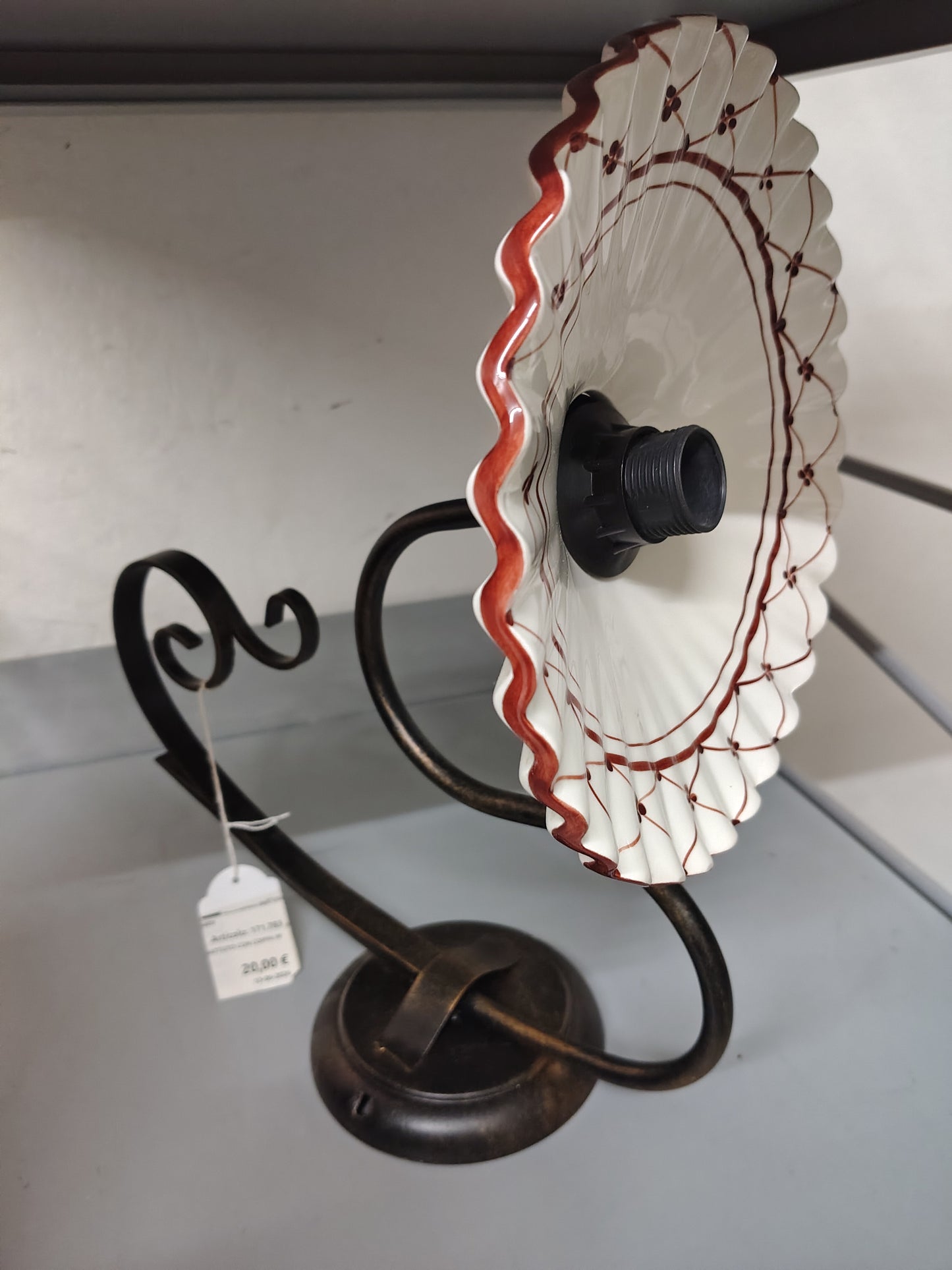 Applique Ferro Battuto Con Coppa In Ceramica