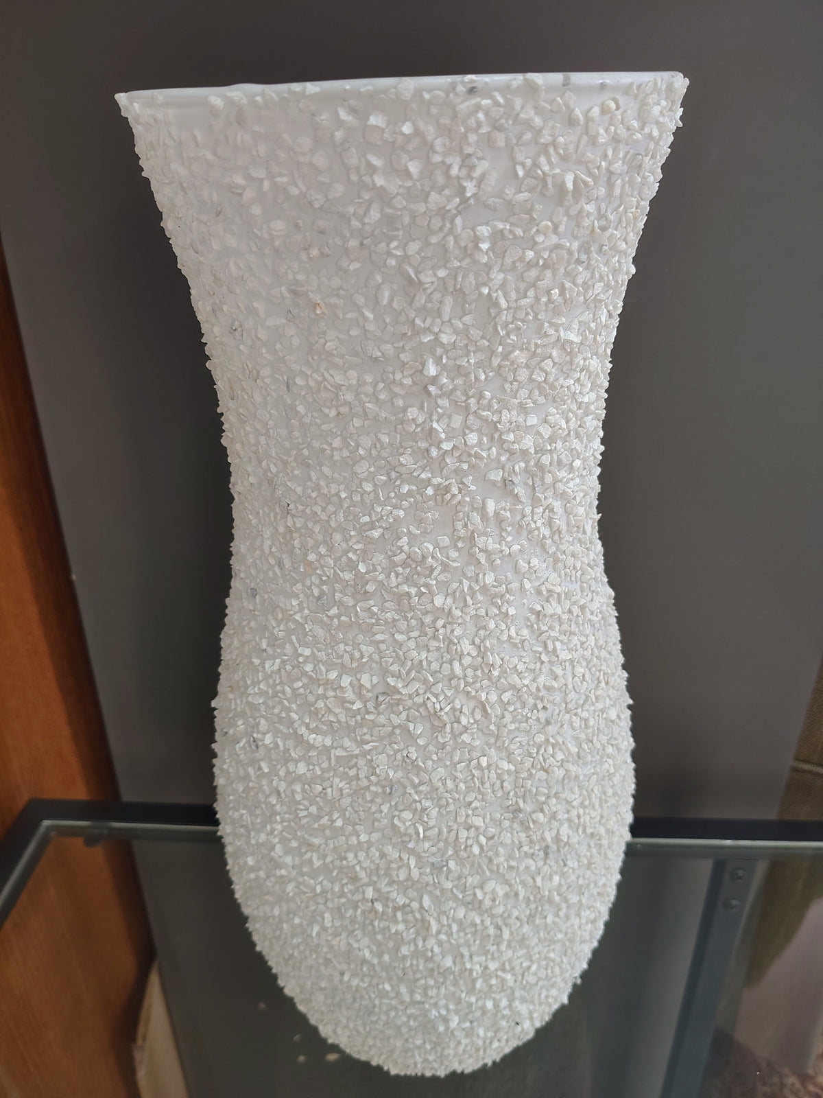 Vaso Bianco Rivestito Da Granuli Bianchi