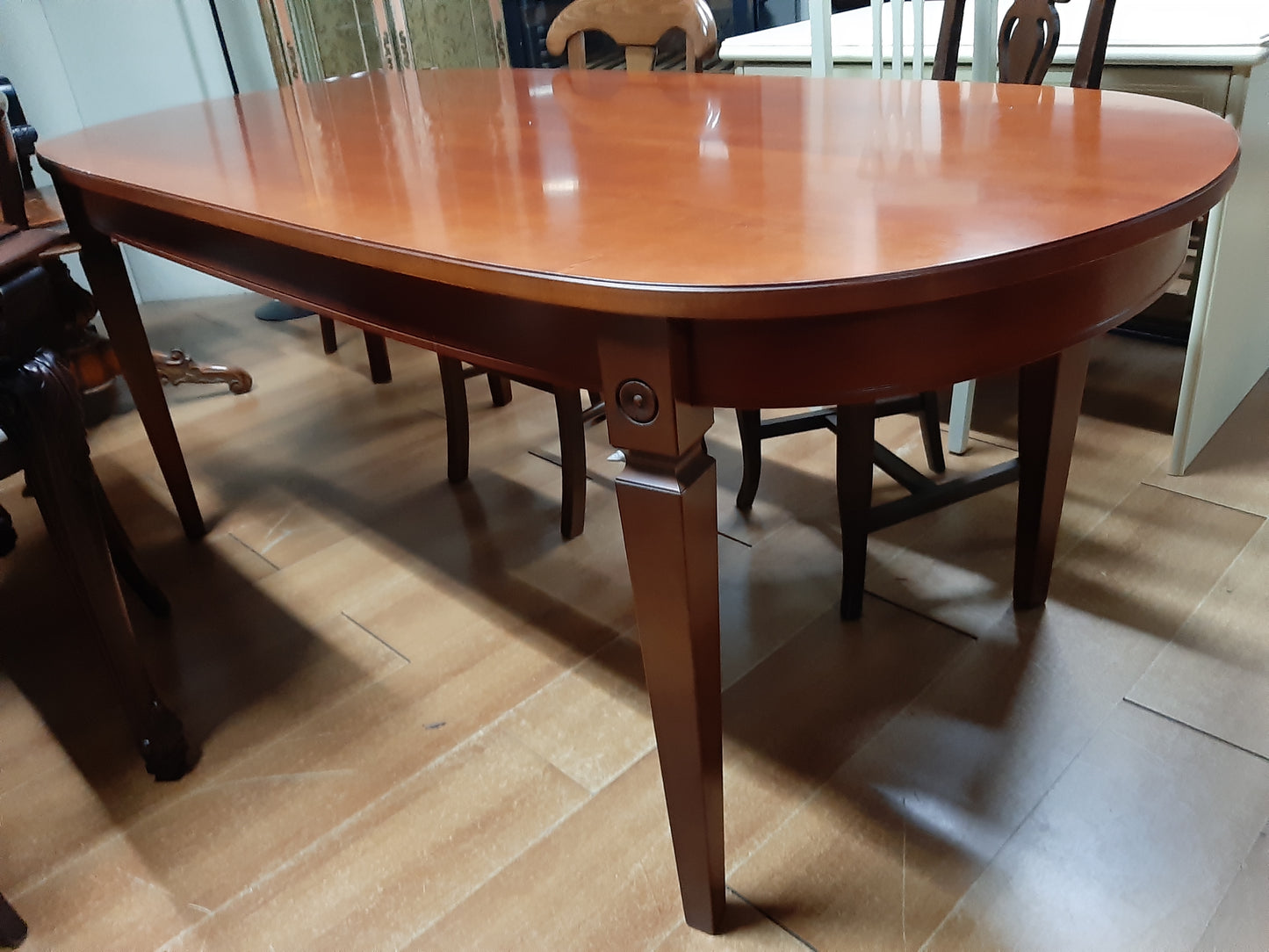 Tavolo Ovale In Legno