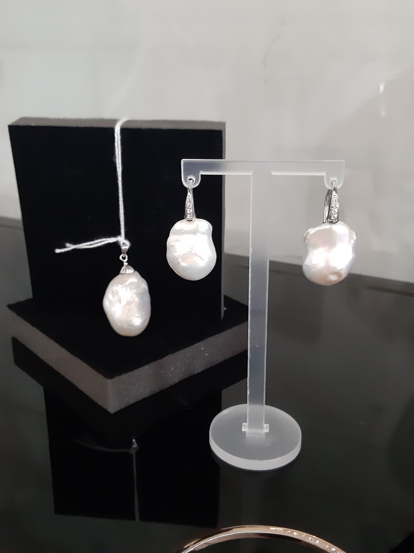 Parure Orecchini +ciondolo In Perla Scaramazza