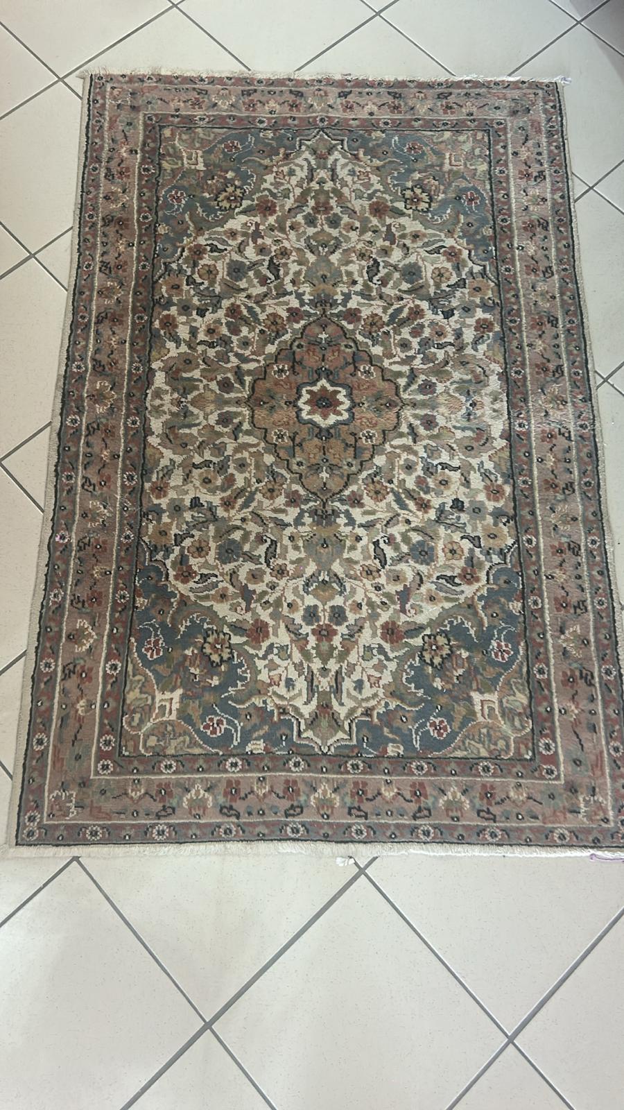 Tappeto Rosone Centrale Con Decorazione Fiorellini