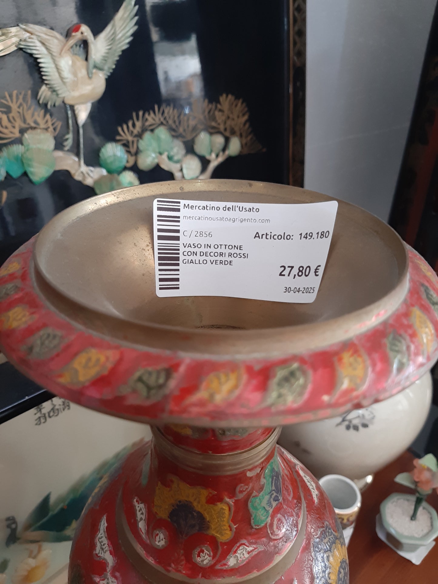 Vaso In Ottone Con Decori Rossi Giallo Verde