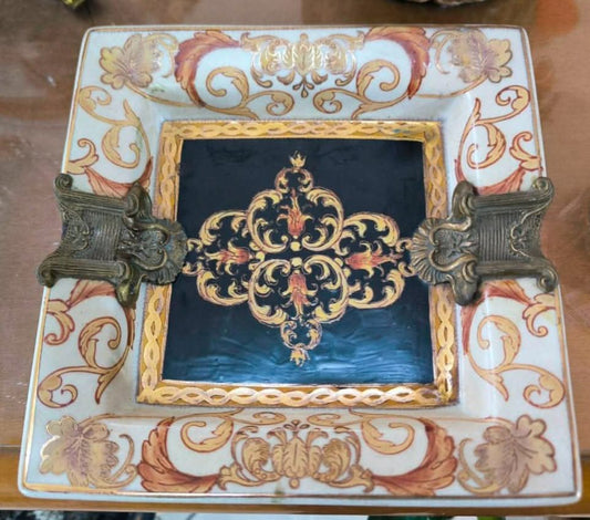 POSACENERE CON PIEDINI 
FINITURE IN OTTONE