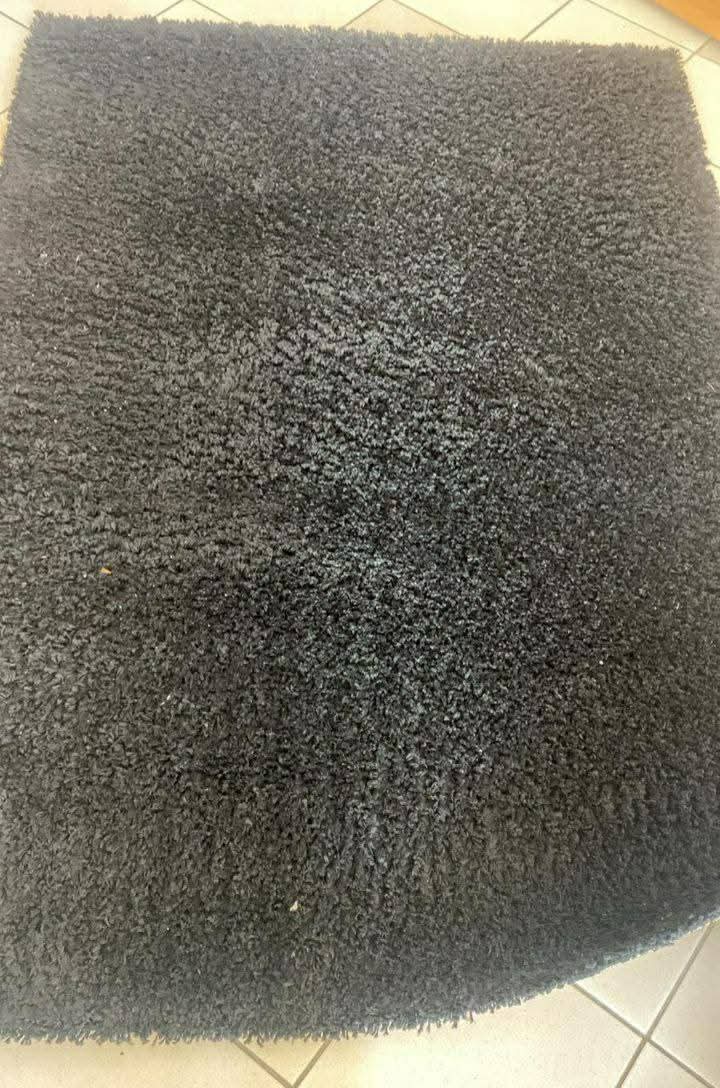 TAPPETO NERO A PELO LUNGO