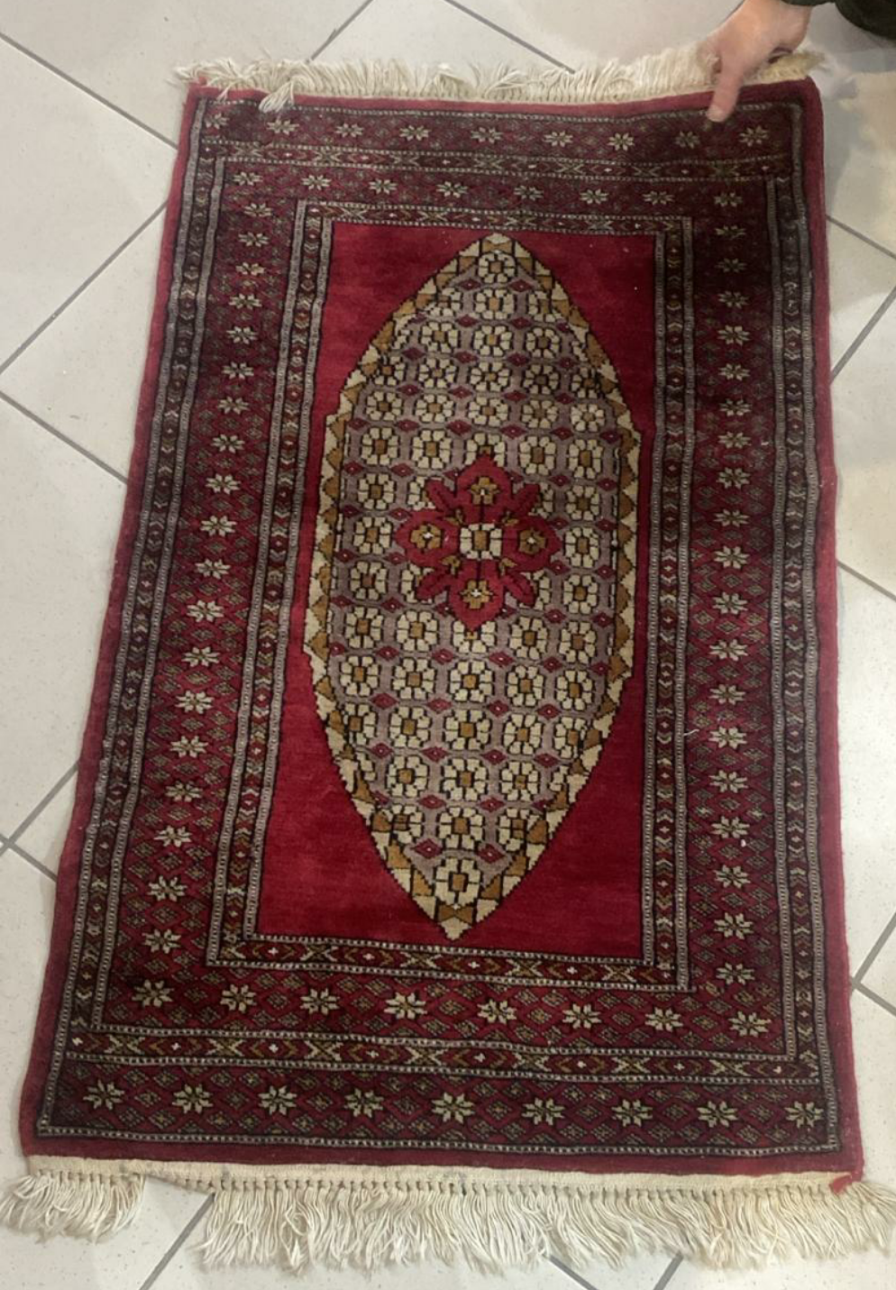 TAPPETO ROSSO ELLISSE CON FIORE 101X65