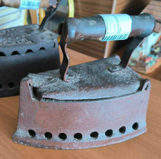 Vecchio Ferro Da Stiro
