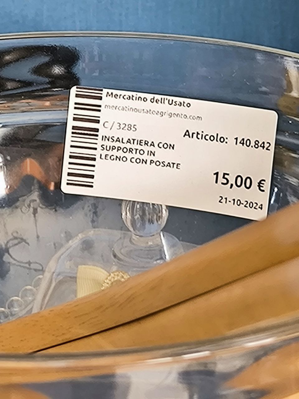 INSALATIERA CON SUPPORTO IN LEGNO
+ POSATE