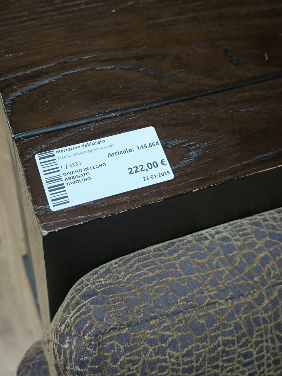 Divano In Legno Abbinato Tavolino