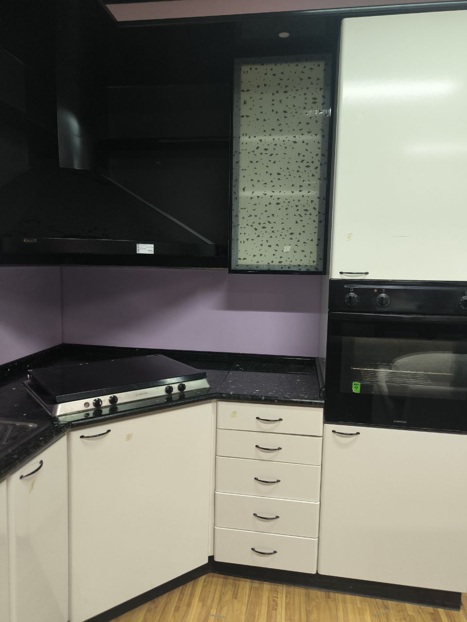 Cucina Bianca Ad Angolo No Frigo