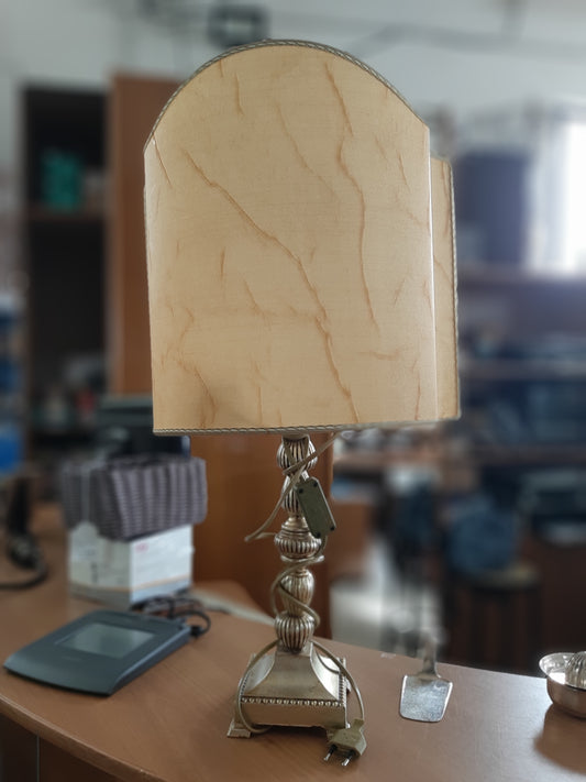 Lume Base Metallo Con Paralume A Ventola