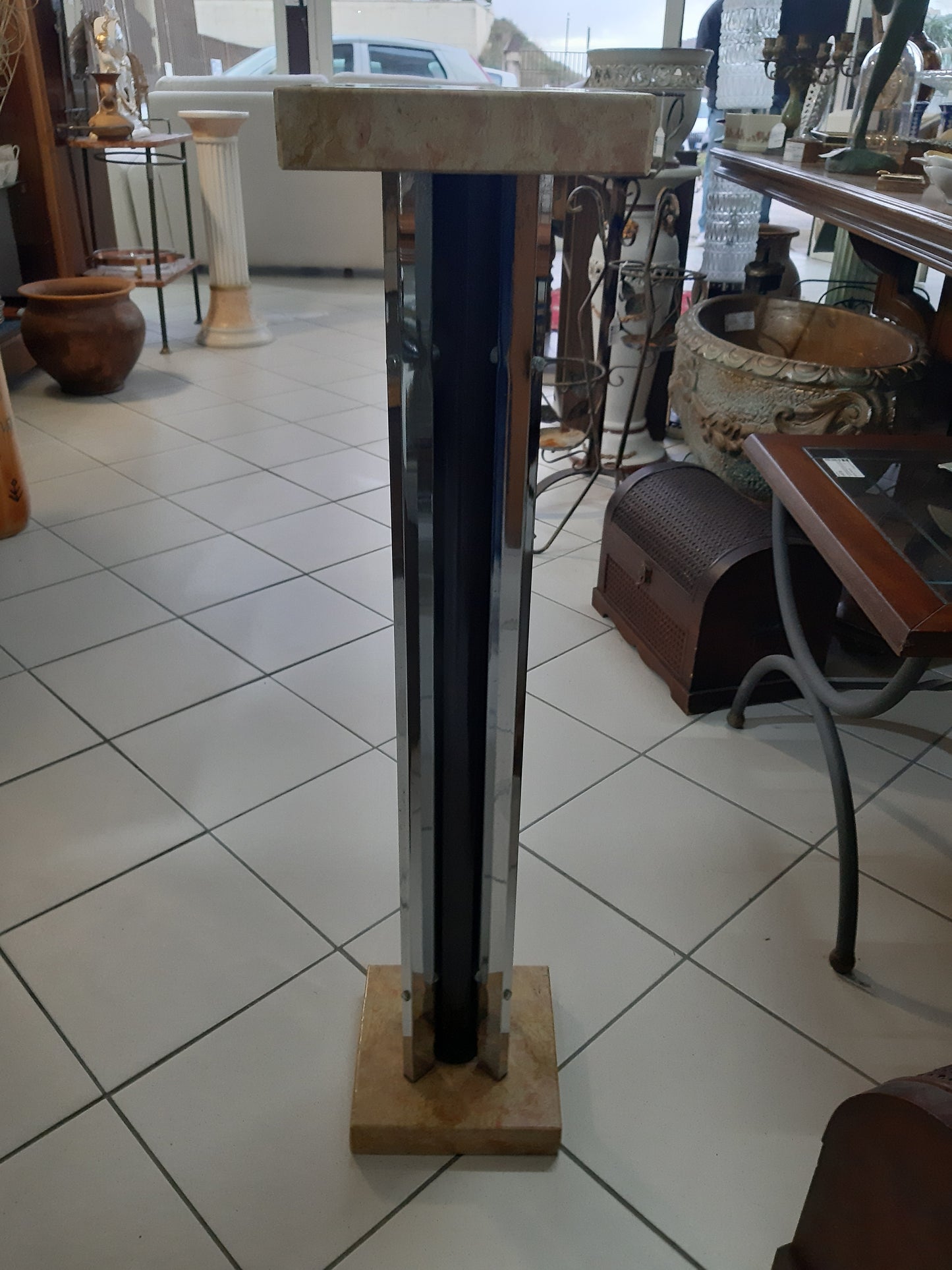 Colonna Basi Marmo E Struttura In Metallo