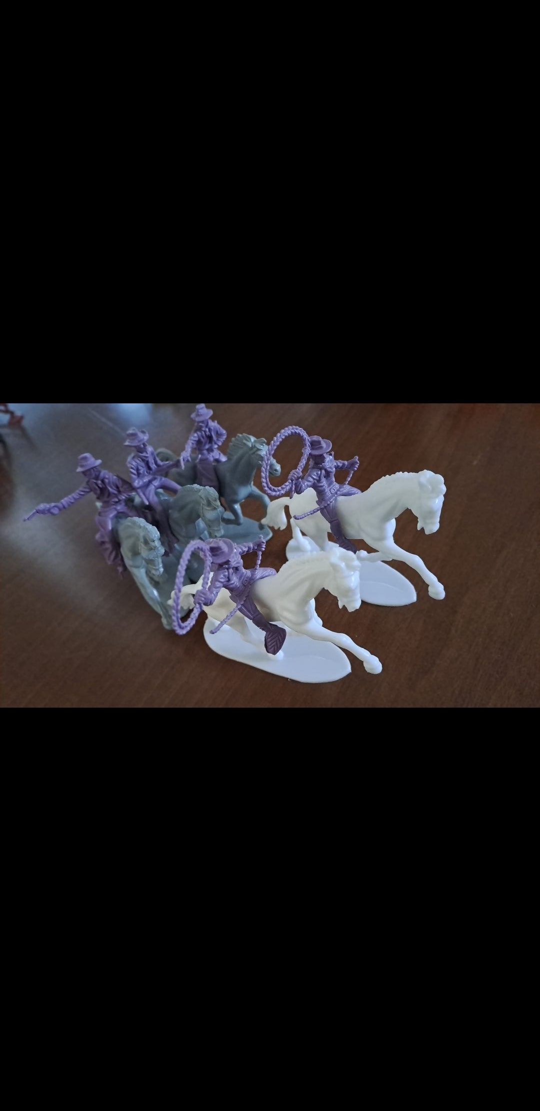 5 Soldatini In Plastica Cowboy Viola A Cavallo Anni 70/80 Da Collezione