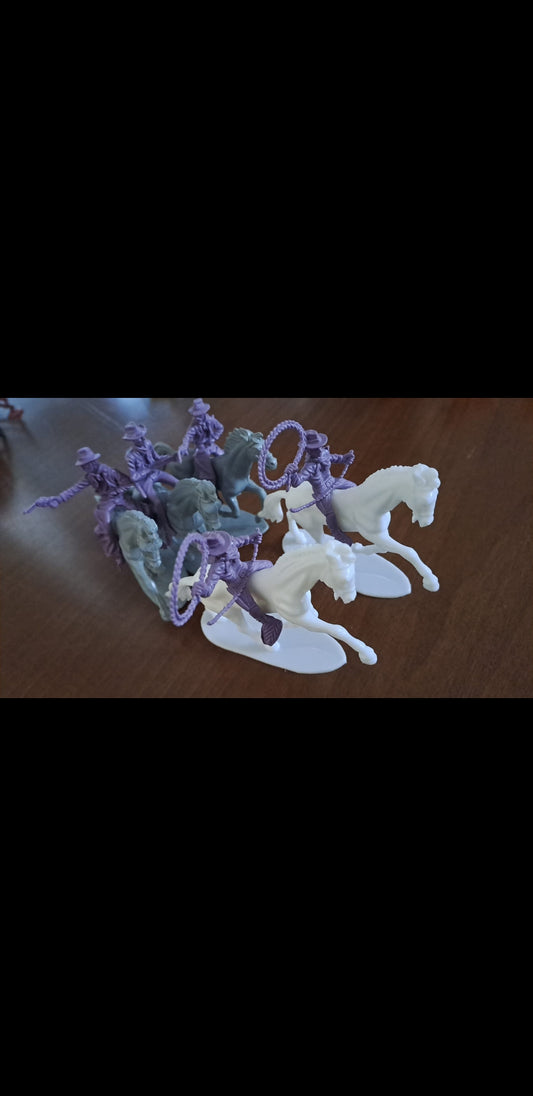 5 Soldatini In Plastica Cowboy Viola A Cavallo Anni 70/80 Da Collezione