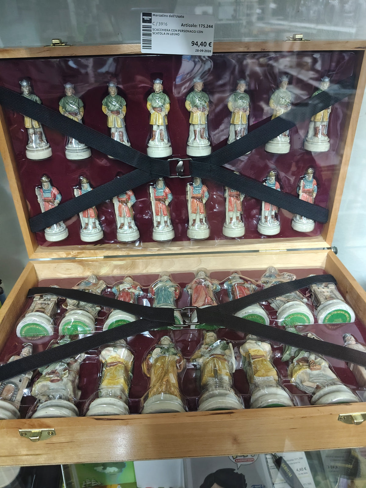 Scacchiera Con Personaggi Con Scatola In Legno