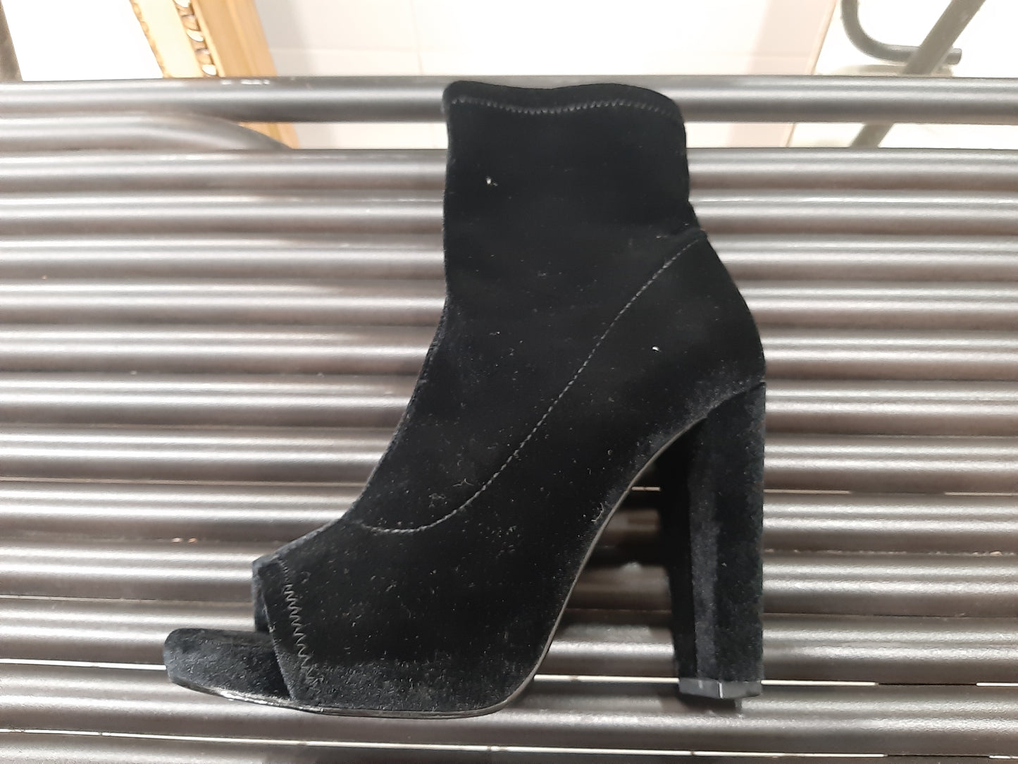 Stivaletto Nero In Velluto N. 39