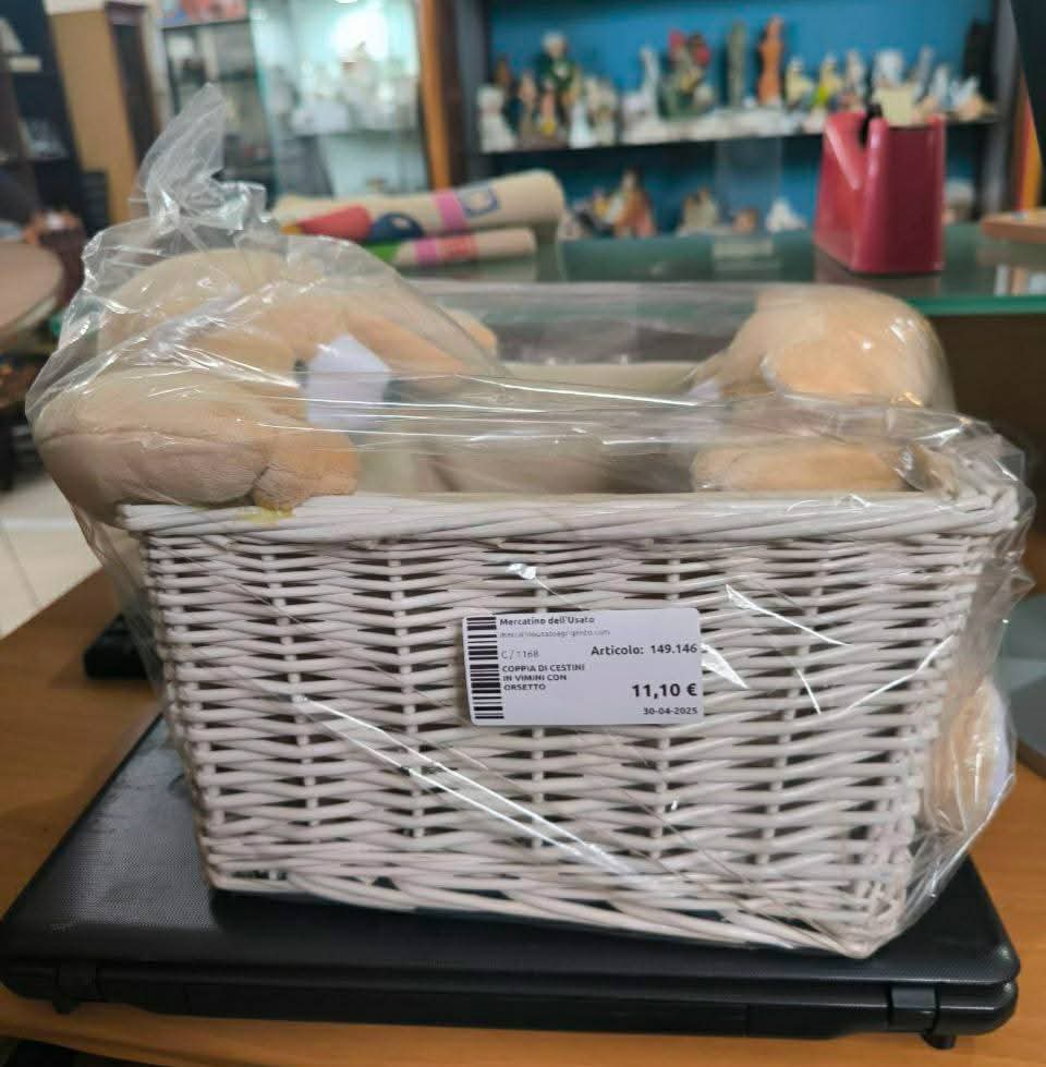 Coppia Di Cestini In Vimini Con Orsetto