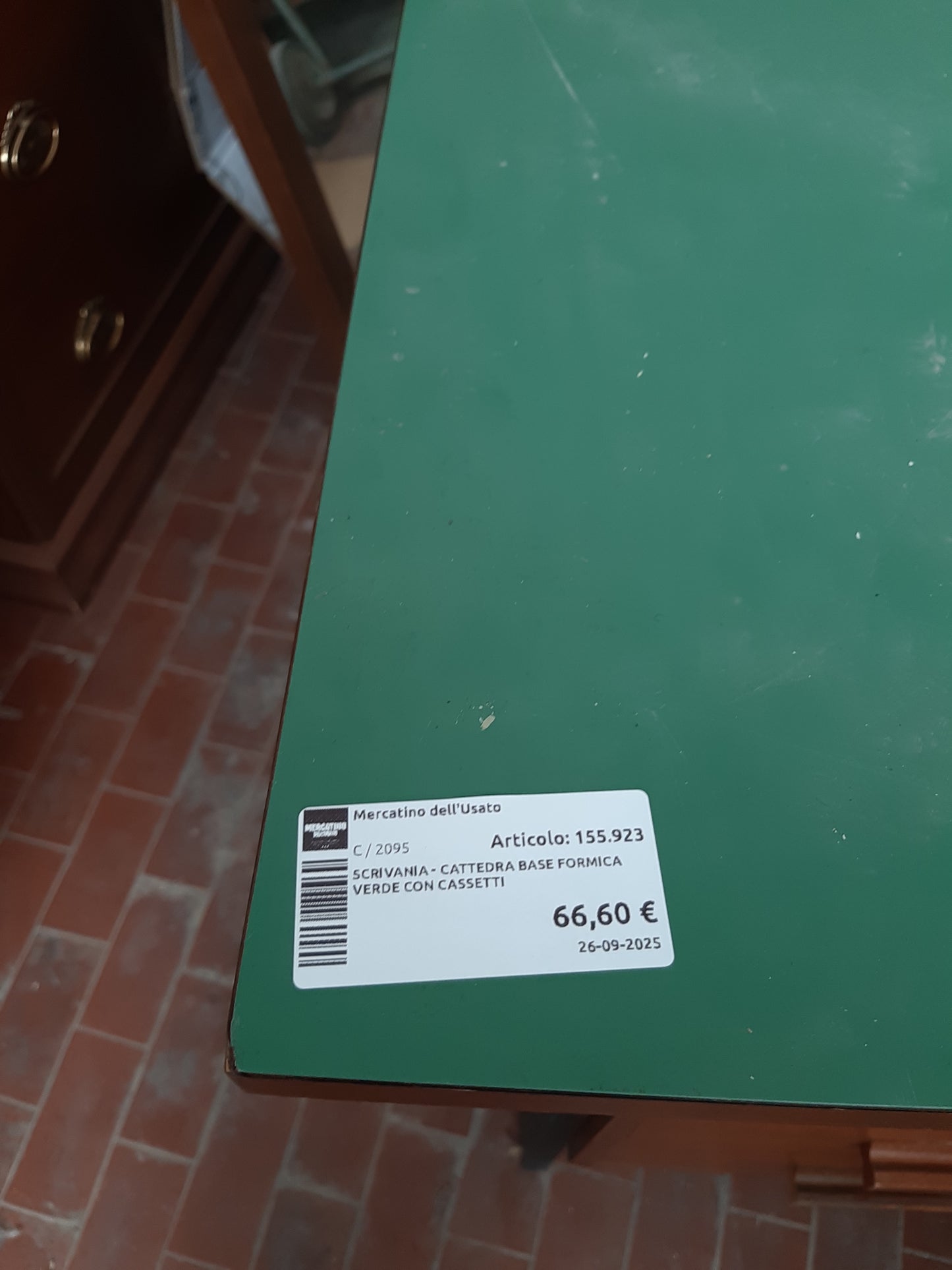 Scrivania - Cattedra Base Formica Verde Con Cassetti
