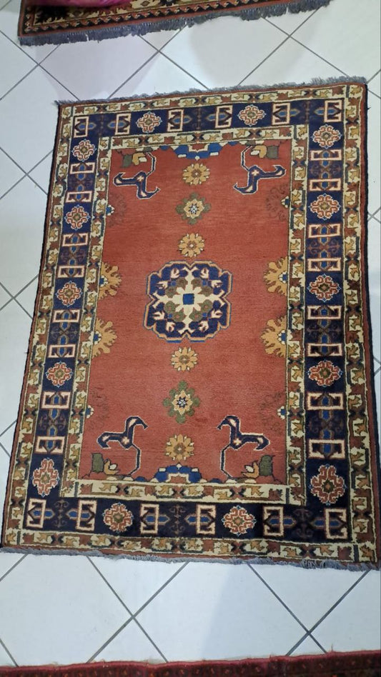 Tappeto Rosa Antico E Centrale Blu Verde E Beige 137x98 R.