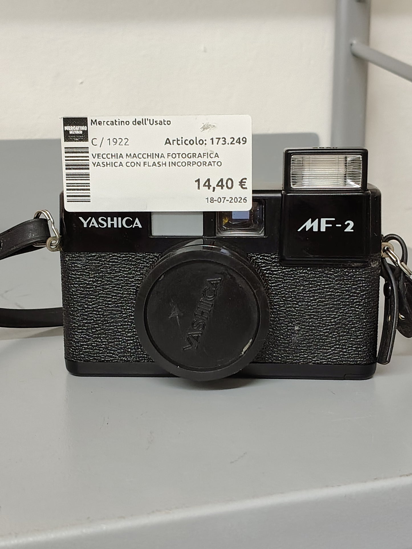 Vecchia Macchina Fotografica Yashica Con Flash Incorporato