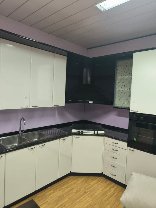 Cucina Bianca Ad Angolo No Frigo