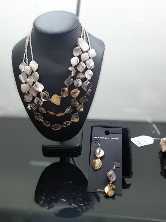 Parure Collana +orecchini In Madreperla