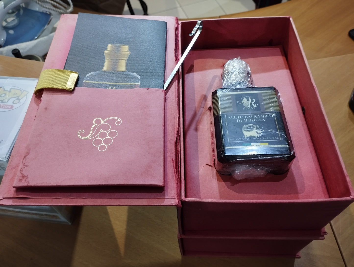 Confezione Con Aceto Balsamico Tradizionale Di Modena