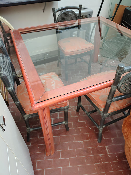 Tavolo In Legno Quadrato Base In Vetro