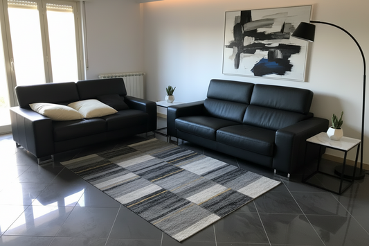 Divano Nero In Pelle Con Poggiatesta Movibile Compreso 2 Cuscini